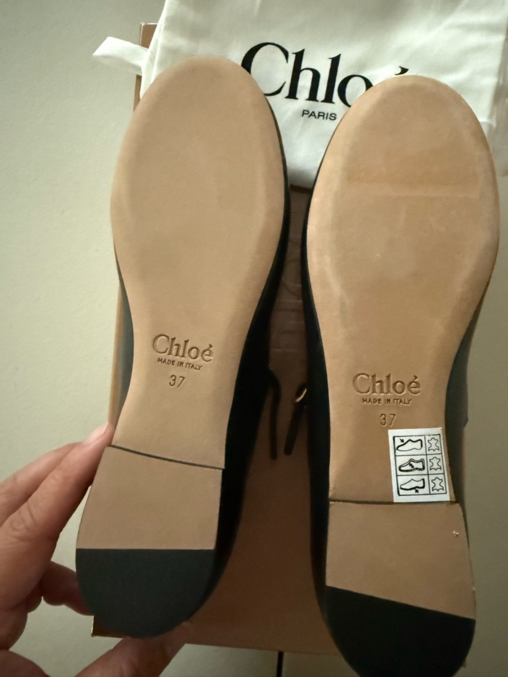Chloé Black Leather T-Bar Mary Jane Flats with Gold Hardware - Picture 5 of 7